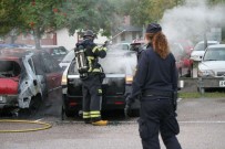 Stockholm'de 9 Araba Yakıldı