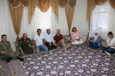 Vali Toprak, Şehit Aileleriyle Bayramlaştı