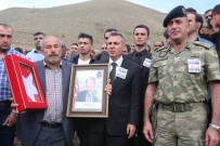 ŞEHİT KORUCU - Ağrılı Şehit 11 Ay Önce Vefat Eden Babasının Yanına Defnedildi