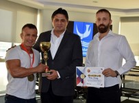 ÇELİK İŞÇİSİ - Aliağalı Şampiyondan Başkan Serkan Acar'a Ziyaret