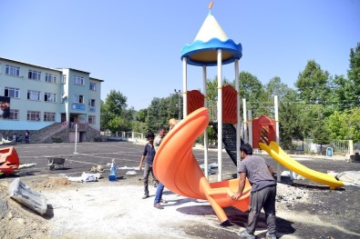 Büyükşehir Belediyesi, Çocuk Oyun Parkları Ve Spor Alanları Oluşturmaya Başladı