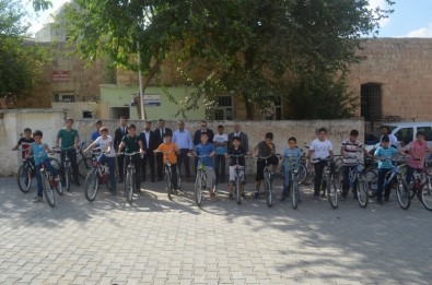 Kuran-I Kerim'i Hatmeden 20 Öğrenci Bisikletle Ödüllendirildi