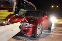 Otomobil Bariyerlere Saplandı Açıklaması 3 Yaralı