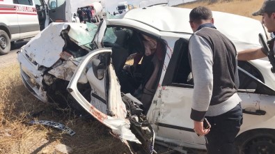 Sivas'ta Trafik Kazası Açıklaması 10 Yaralı