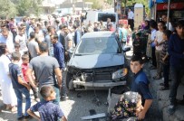 KUMÇATı - Kamyonete Çarpan Araç Bir İş Yerinin Girişinde Durdu