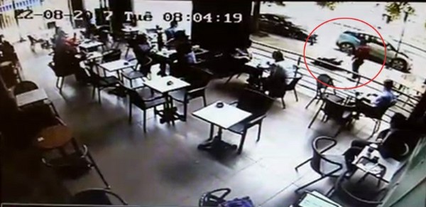 İstanbul'un göbeğinde kadına şiddet kamerada