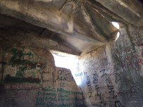 LAHİT - 2500 Yıllık Lahit Mezarı Yap Boz Tahtasına Çevirdiler