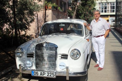 Aydınlı Muhasebeci, 60 Yaşındaki Otomobili Yürütmek İçin Servet Harcadı