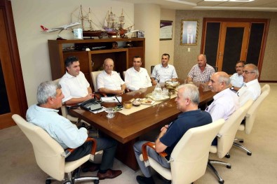 Başkan Karaosmanoğlu Derinceli Muhtarlarla Buluştu