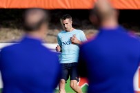 YILDIZ FUTBOLCU - Fenerbahçe'de Van Persie Rahatsızlığı