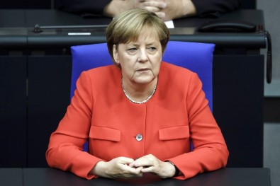 Merkel Açıklaması 'Türkiye'nin AB Müzakerelerini Askıya Almak İçin Teklifte Bulunacağım'