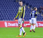 ROBİN VAN PERSİE - Van Persie Açıklaması Dizimde Ufak Bir Sakatlığım Var