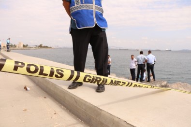 Zeytinburnu Sahilinde Kıyıya Erkek Cesedi Vurdu