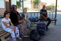 ÇETIN ARıK - Ev Sahibi Tarafından Sokağa Atılan Aile Büyükşehir Belediyesi Tarafından Huzurevine Yerleştirildi