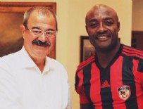 PIERRE WEBO - Pierre Webo yeni takımına imzayı attı!