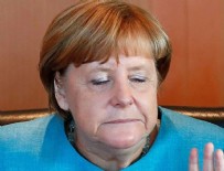 GERHARD SCHRÖDER - Merkel: Türkiye'nin AB'ye üyeliğinin taraftarı olmadım
