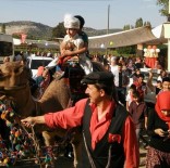 SÜNNET ŞÖLENİ - Sünnet Çocuğunu Deveyle Gezdirdiler