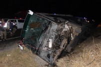 NUMUNE HASTANESİ - Yolcu Otobüsüyle Otomobil Çarpıştı Açıklaması 1 Ölü, 16 Yaralı