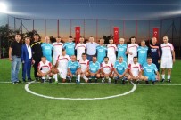 SARı ZEYBEK - Ayvalık Şöhretler Turnuvası'na İlgi Yoğun Oldu