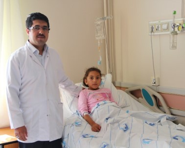 Kütahya'da İlk Defa Çocuk Hastaya Perkütan Yöntemle Böbrek Taşı Ameliyatı