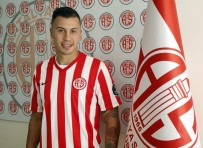 EMRE GÜRAL - Emre Güral Açıklaması 'Türkiye'de Mi Oynuyoruz, Başka Yerde Mi Belli Değil'