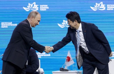 Putin, Japon Mevkidaşı İle Görüştü