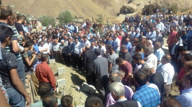 Teröristlerin Öldürdüğü VEDAŞ İşçisi Toprağa Verildi