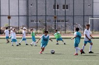 SAĞLIK RAPORU - Yenimahalle'de Minik Futbolcular İçin Kış Fırsatı