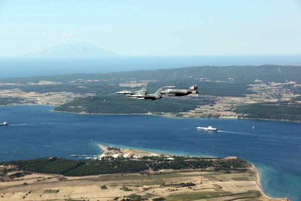 Genelkurmay Başkanı Akar, F-16 D uçağı ile uçuş gerçekleştirdi