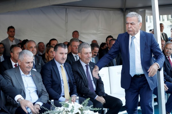 Başbakan'ın açılış yapacağı töreni Kocaoğlu terk etti