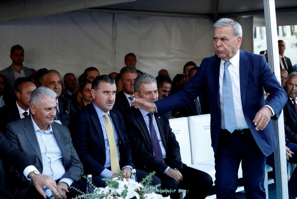 Başbakan'ın açılış yapacağı töreni Kocaoğlu terk etti