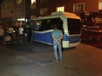 Ataşehir'de Otomobil Yolcu Minibüsüne Çarptı Açıklaması 4 Yaralı