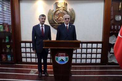 Bayramı Memleketinde Geçiren TBMM Başkanı Kahraman Rize'den Ayrıldı