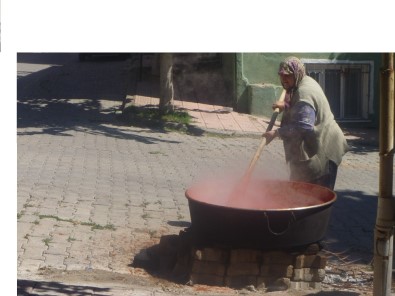 Bilecik'te Kadınların Salça Yapımı Başladı