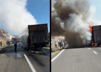 Hareket Halindeki Kamyon Böyle Yandı