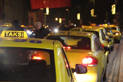 İstanbul'da Taksi Ücretlerine Yüzde 15 Zam