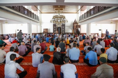 Selman-I Farisi Camisinde İlk Namaz Kılındı