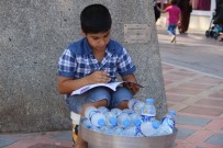 KÜÇÜK ÇOCUK - Sokakta Su Satıp, Ders Çalışıyor
