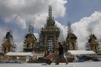 BHUMIBOL ADULYADEJ - Tayland Kralının Yakılması İçin Saray Yapılıyor