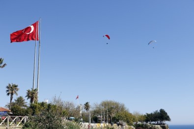 Antalya'da Yamaç Paraşütü Ve Paramotor Hava Araçlarına Sınırlama Getirildi
