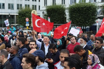 Arakan'daki Katliam Avrupa Parlamentosu Önünde Protesto Edildi