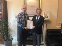 DUBLIN - Belediye Başkanı Kamil Saraçoğlu'na Dublin Büyükelçiliğinde 'Teşekkür Belgesi' Sürprizi
