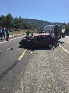 Otomobil İle Kamyonet Çarpıştı Açıklaması 3 Yaralı