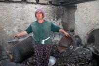 FERIŞTAH - Zeytinköy'de İnek Ve Tavukları Hariç Her Şeyini Kaybeden Kadın Evini Terk Etmiyor