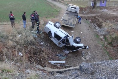 Aksaray'da Otomobil Menfeze Devrildi Açıklaması 4 Yaralı