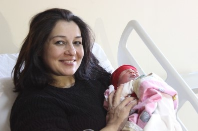 Kırşehir'de Yeni Yılın İlk Bebeği Buğlem Dünyaya Gözlerini Açtı