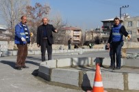 YILBAŞI TATİLİ - Van'da Kavşak Ve Refüj Çalışması