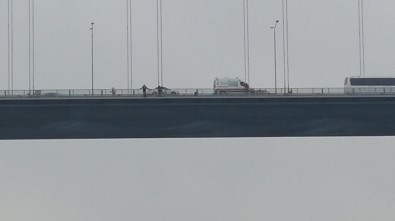 15 Temmuz Şehitler Köprüsü'ndeki Şahıs Yakınları Tarafından İkna Edildi