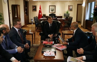 Başbakan Yardımcısı Çavuşoğlu, Türkiye Foto Muhabirleri Derneği Heyetini Kabul Etti