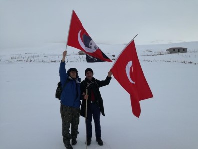 Karagöl Dağı'nı Görmek İçin Kar Üstünde 15 Saat Yürüdüler